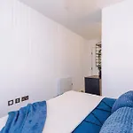 شقة Stylish 2-bed 2-bath - Centre