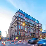 Stylish 2-bed 2-bath - Centre * ليدز