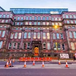 Stylish 2-bed 2-bath - Centre * ليدز