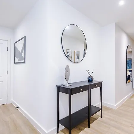 Stylish 2-bed 2-bath - Centre Apartamento