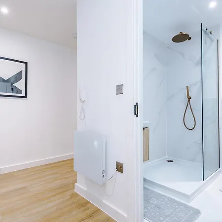 Stylish 2-bed 2-bath - Centre Апартаменты Лидс
