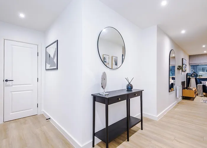 Stylish 2-bed - Prime Centre Apartamento