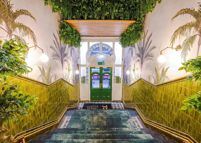 Stylish 2-bed - Prime Centre Apartamento